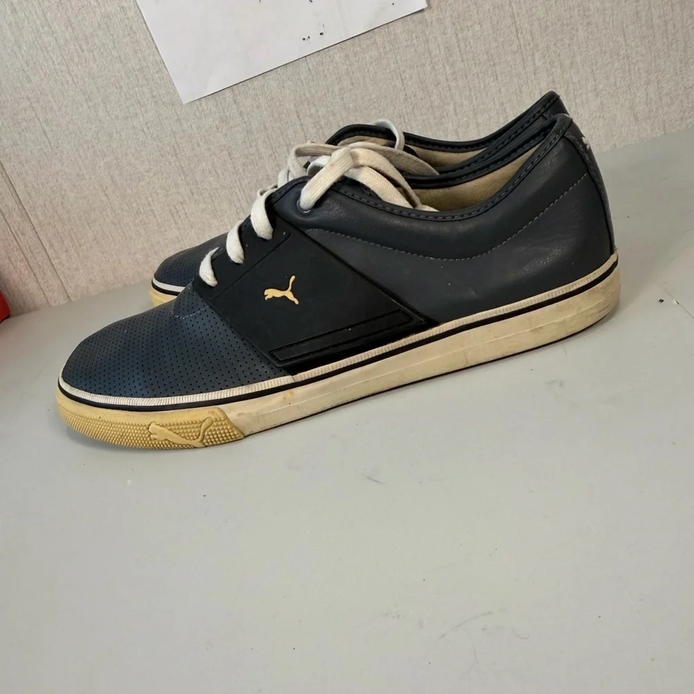 PUMA men's gray w/black rubber trim lace up oxford shoes size US‎ 12